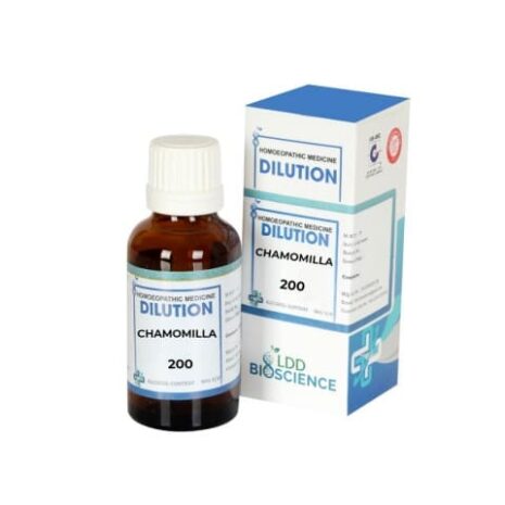 A brown glass bottle of Chamomilla homeopathic dilution with a white cap, accompanied by a blue and white box, highlighting its concentration of 200.